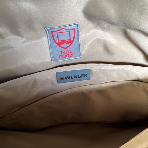 Wenger 16” Corte Messenger Bag UNISEX - Picture 7 of 10